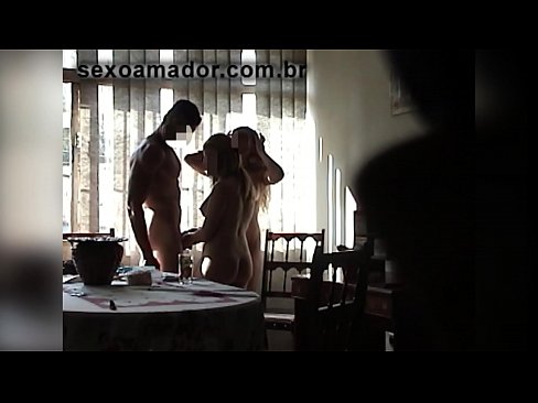 ❤️ Teman seks mengundang pria raksasa dan threesome bersamanya ❤️ Rusia porno di id.zoomporno.ru